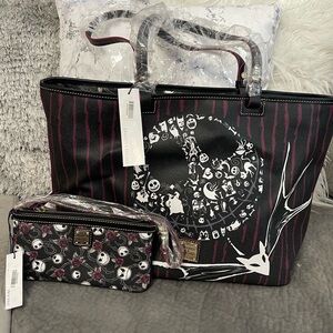 BNWT Nightmare Before Christmas Dooney & Burke Tote and Wristlet Set🖤